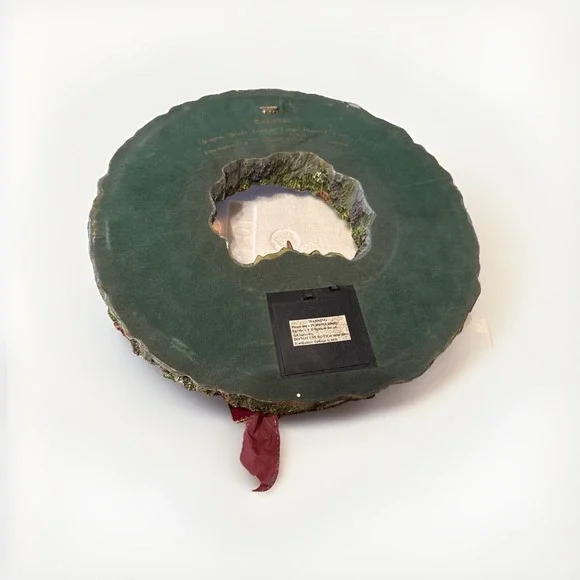 Hawthorne Village Springtime Splendor Illuminated Wreath - Picture 2 of 3